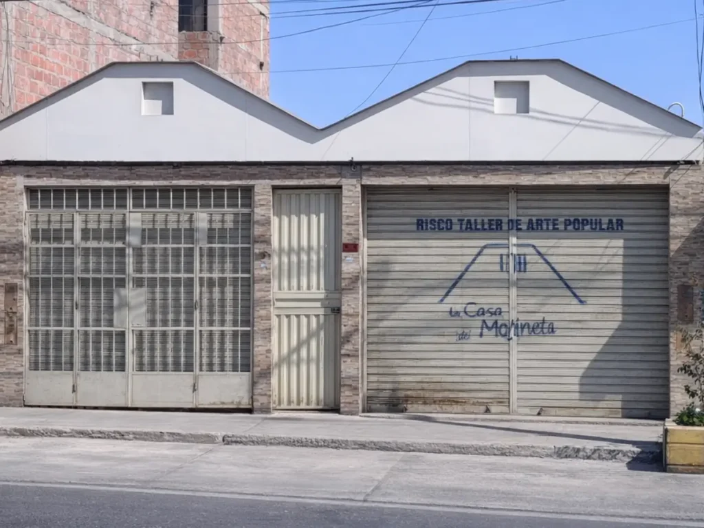 Fachada del Museo Taller de Arte Popular Casa del Mojinete en Tacna, espacio cultural dedicado a la artesanía tradicional peruana.
