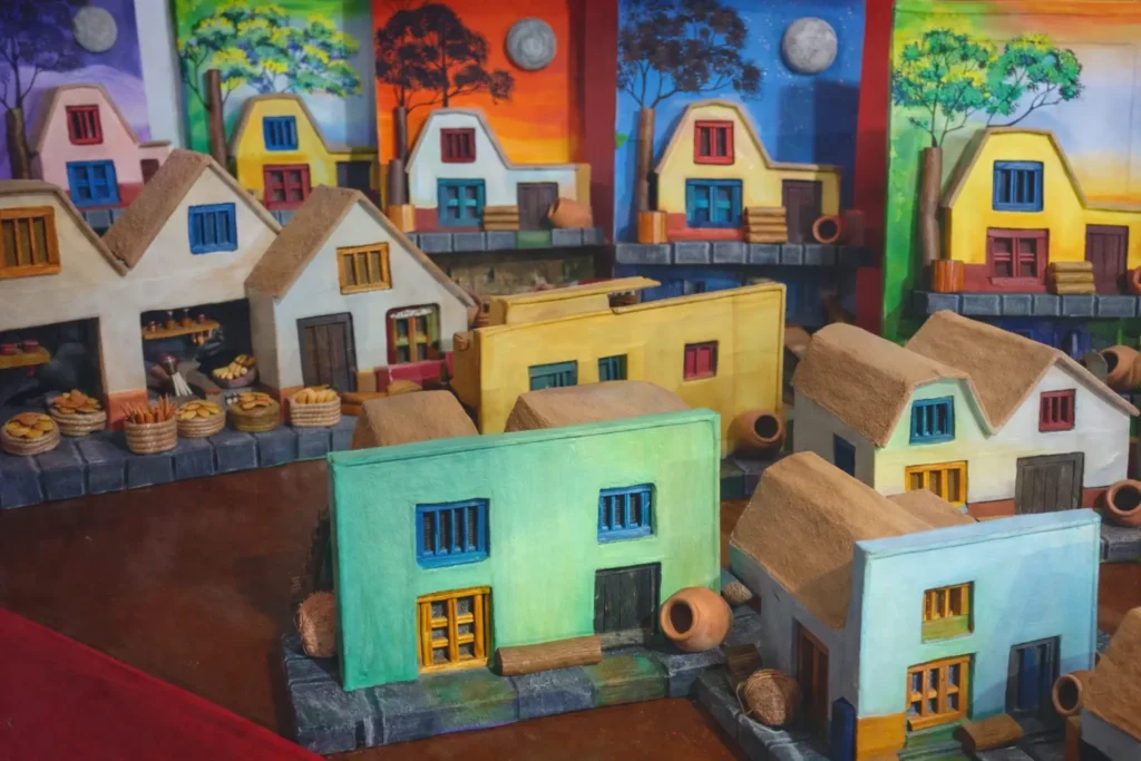 Artesanía tradicional de Tacna representada en maquetas de casas del Museo La Casa del Mojinete