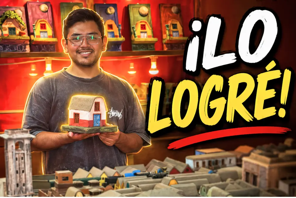 Artesano de Tacna mostrando maqueta de casa tradicional en taller artesanal iluminado