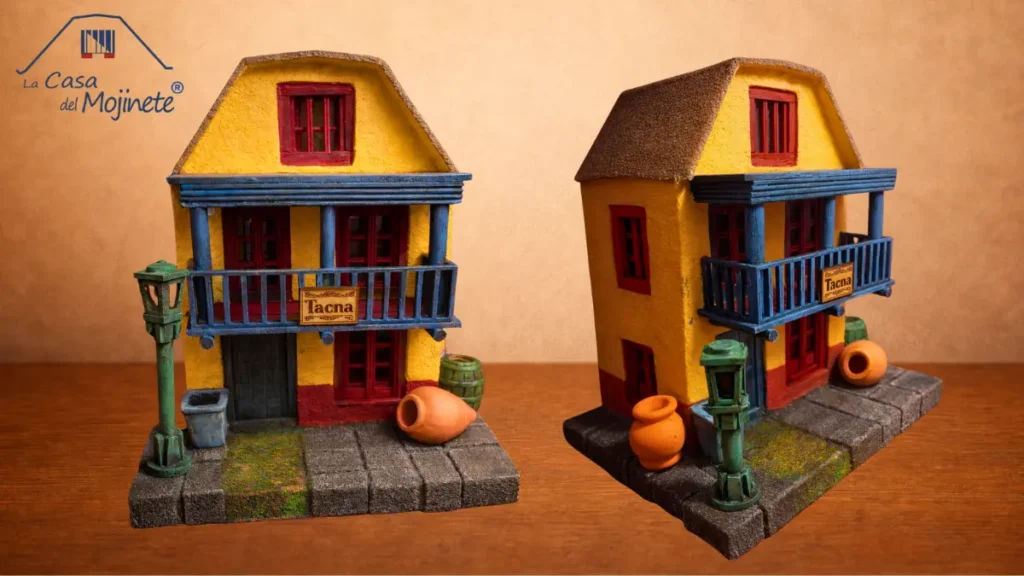 Maqueta artesanal de casa tradicional con techo de mojinete de Tacna elaborada con técnica de arena encolada
