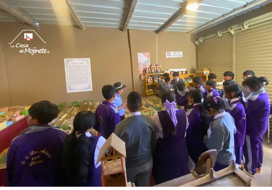 historia de Casa del Mojinete en Tacna con maqueta de arquitectura tradicional