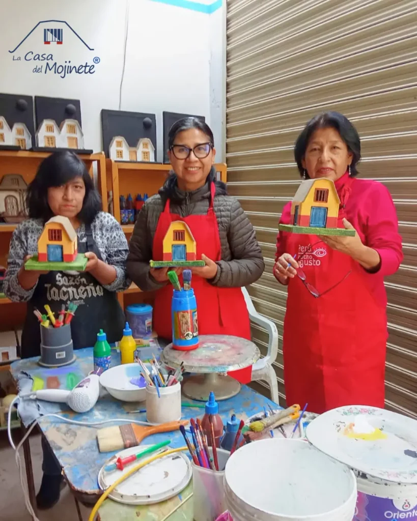 participantes con maquetas semillero de artesanos tacna